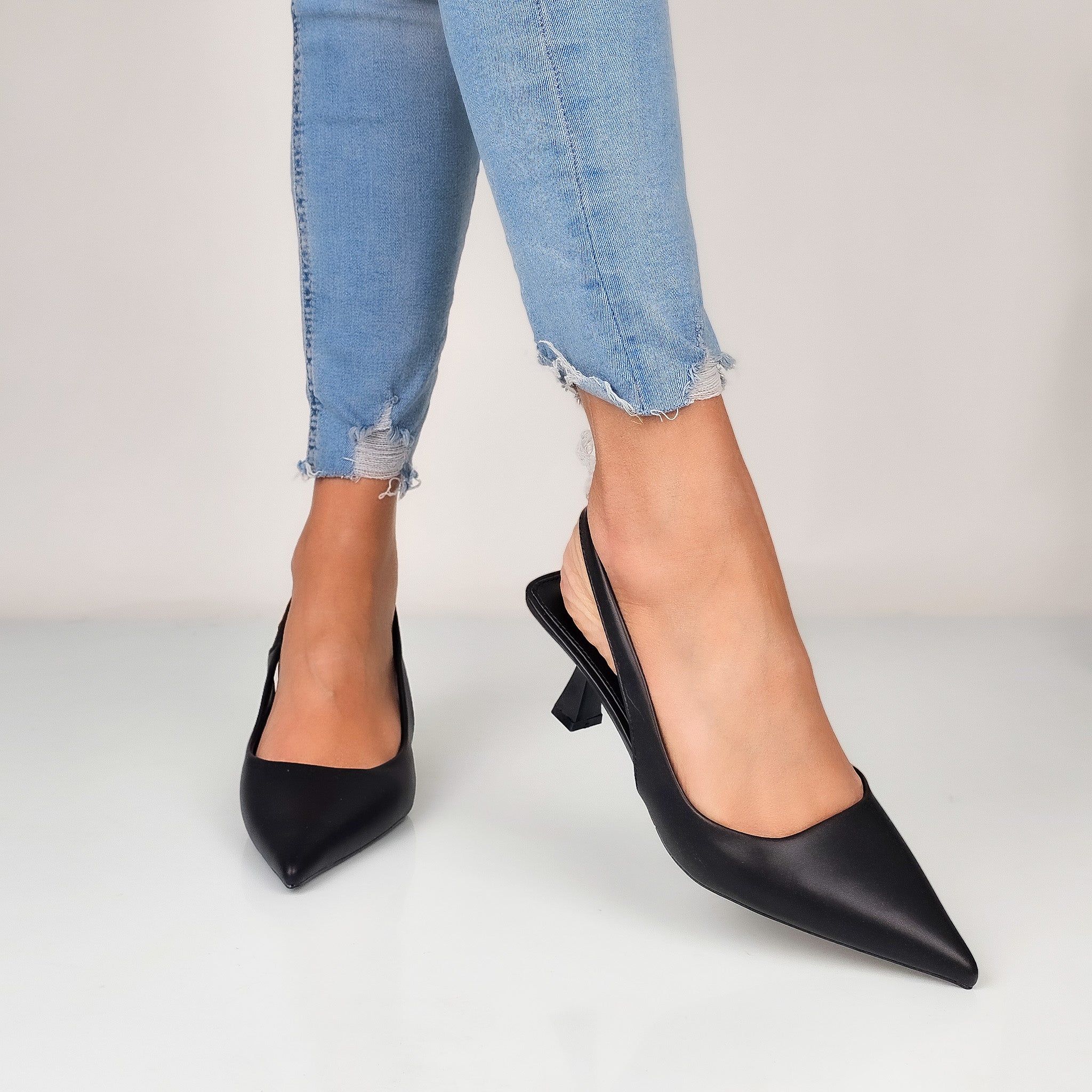 Dorota - Decollette Slingback