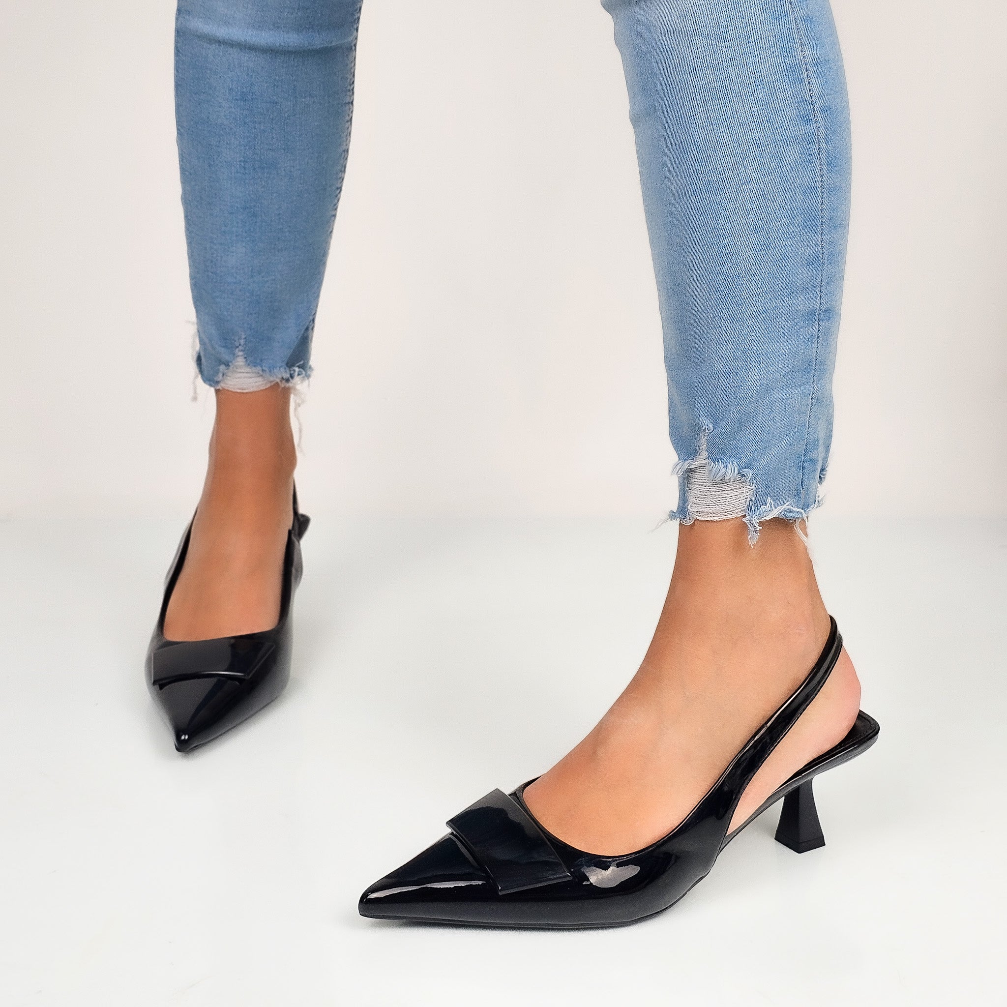 Lyn - Decollette Slingback